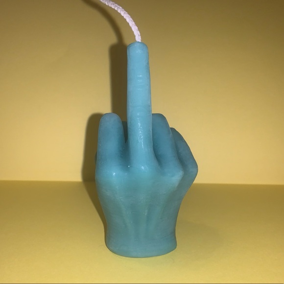 Middle Finger Candle 🕯🖕🏼 - Picture 3 of 10